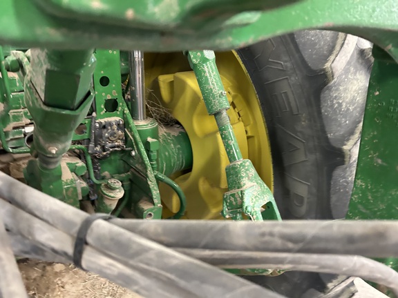 2022 John Deere 8R 250 Tractor