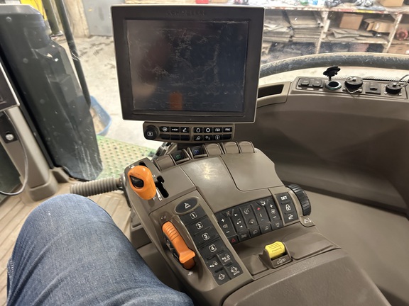 2022 John Deere 8R 250 Tractor