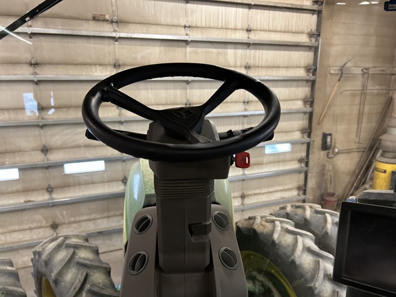 2022 John Deere 8R 250 Tractor