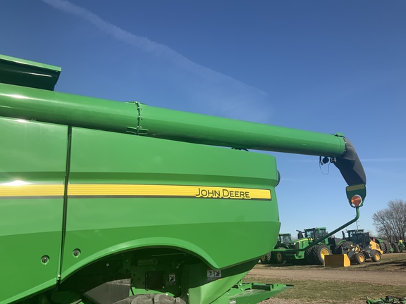 2024 John Deere S760 Combine