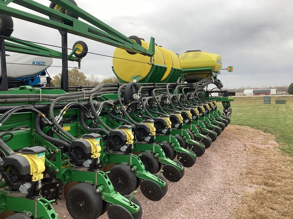 2011 John Deere DB90 Planter