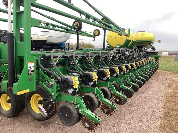 2011 John Deere DB90 Planter