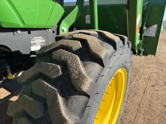 2023 John Deere 2025R Tractor Compact