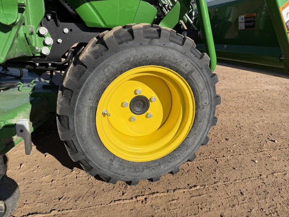 2023 John Deere 2025R Tractor Compact