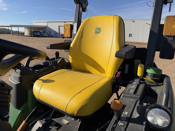 2023 John Deere 2025R Tractor Compact
