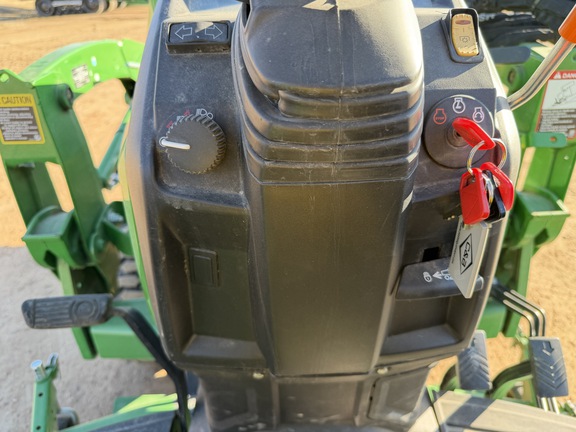 2023 John Deere 2025R Tractor Compact