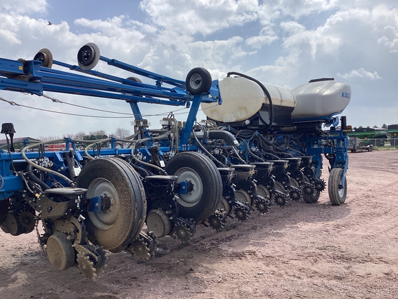 2014 Kinze 4900 Planter