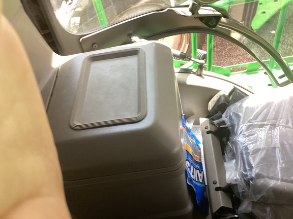 2024 John Deere 800R Sprayer/High Clearance