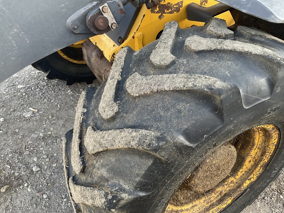 2021 John Deere 324L Compact Utility Loader