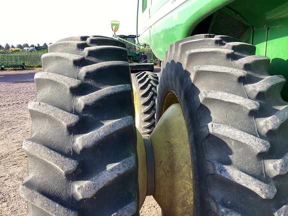 2001 John Deere 9650 STS Combine