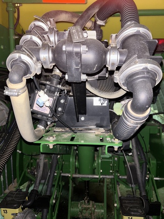 2010 John Deere 1770NT CCS Planter