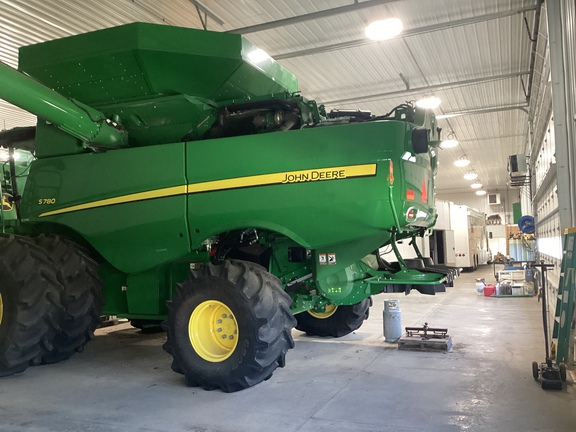 2023 John Deere S780 Combine