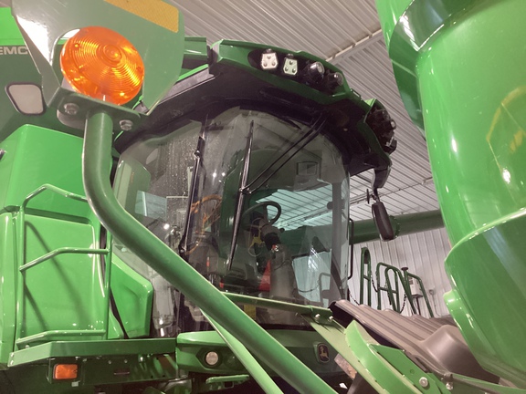 2023 John Deere S780 Combine