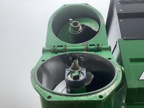 2024 Brent 1598 Grain Cart