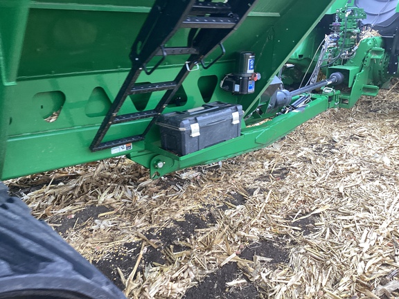 2024 Brent 1598 Grain Cart