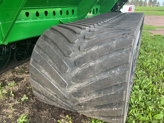 2024 Brent 1598 Grain Cart