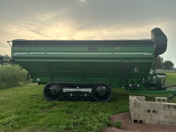 2024 Brent 1598 Grain Cart