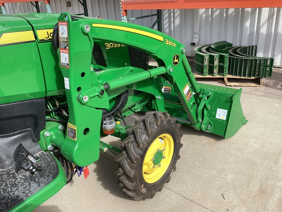 2025 John Deere 3039R Tractor Compact