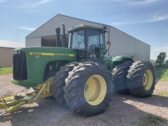 2000 John Deere 9300 Tractor 4WD