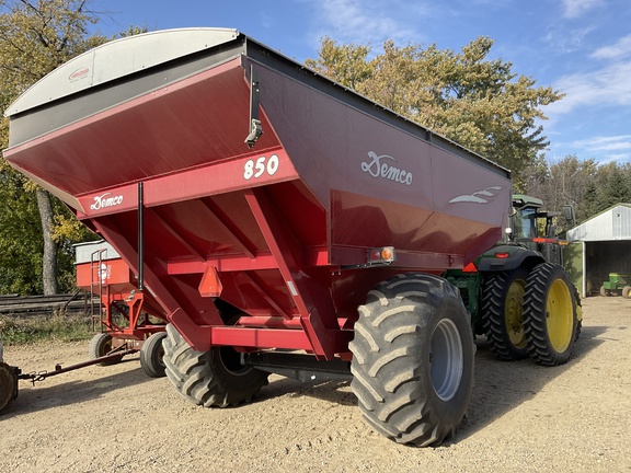2009 Demco 850 Grain Cart
