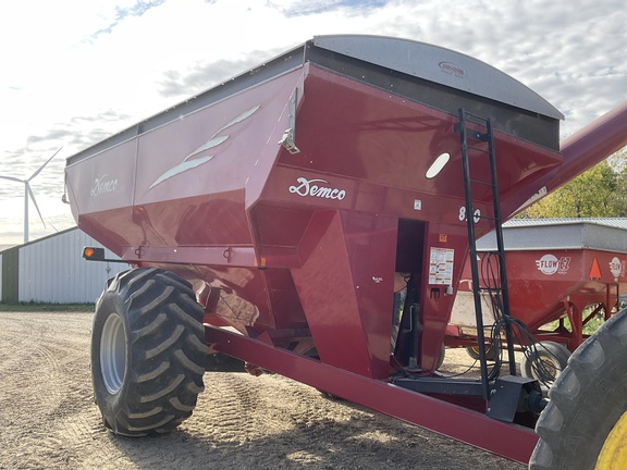2009 Demco 850 Grain Cart