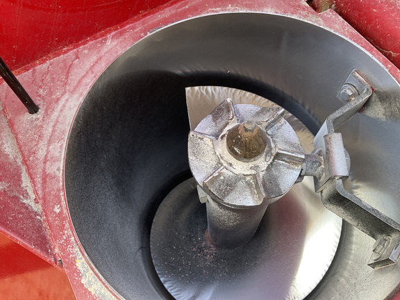 2009 Demco 850 Grain Cart