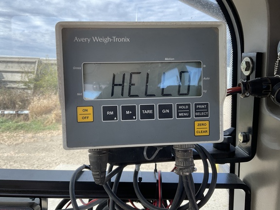 2009 Demco 850 Grain Cart