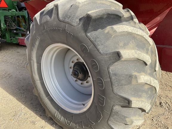 2009 Demco 850 Grain Cart