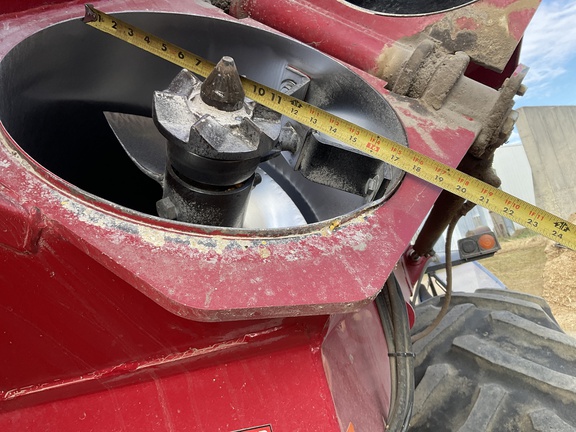 2009 Demco 850 Grain Cart