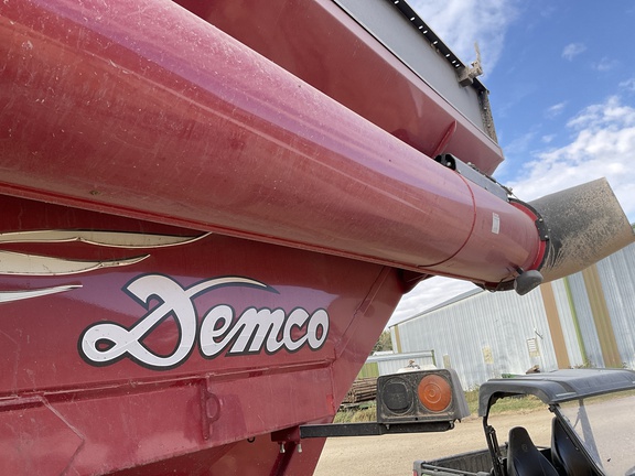 2009 Demco 850 Grain Cart