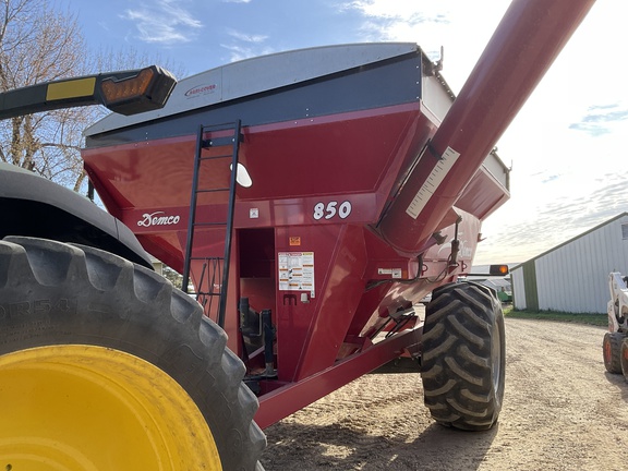 2009 Demco 850 Grain Cart