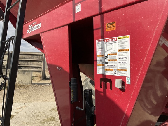 2009 Demco 850 Grain Cart