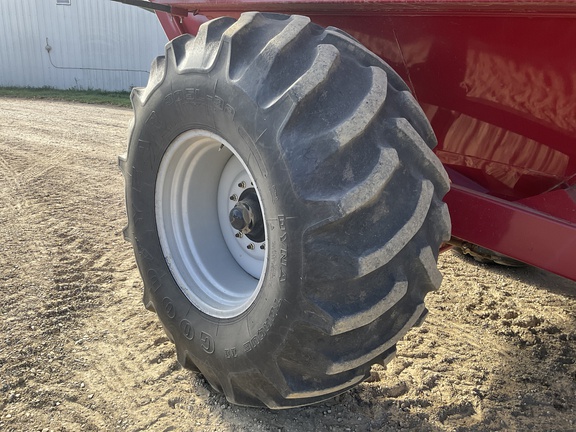 2009 Demco 850 Grain Cart
