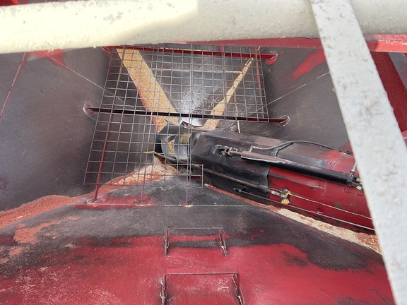 2009 Demco 850 Grain Cart