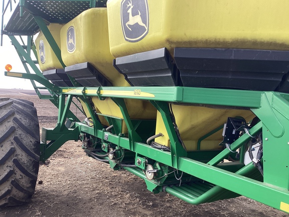 2009 John Deere 1890 Air Seeder