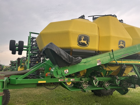 2009 John Deere 1890 Air Seeder