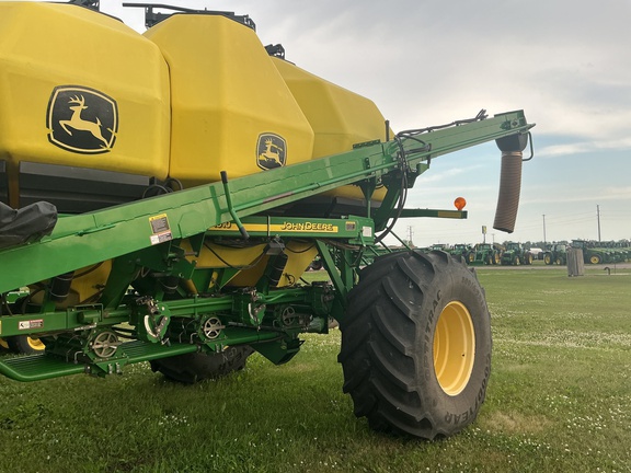 2009 John Deere 1890 Air Seeder