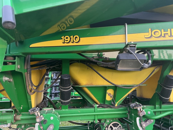 2009 John Deere 1890 Air Seeder