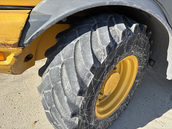 2019 John Deere 244L Compact Utility Loader