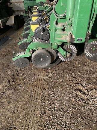 2006 John Deere 1790 Planter