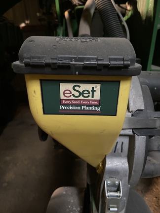 2006 John Deere 1790 Planter