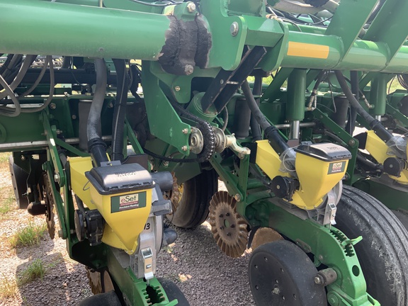 2006 John Deere 1790 Planter