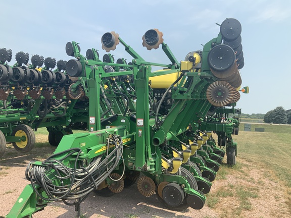 2006 John Deere 1790 Planter
