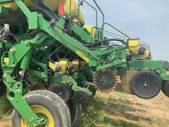2006 John Deere 1790 Planter