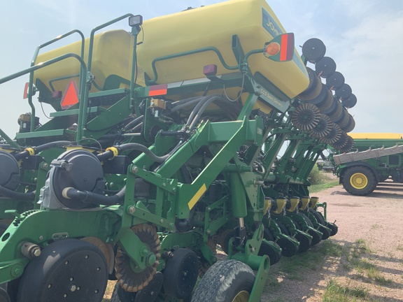 2006 John Deere 1790 Planter