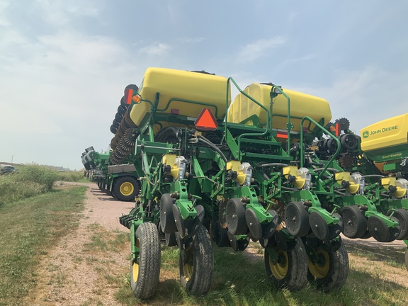 2006 John Deere 1790 Planter