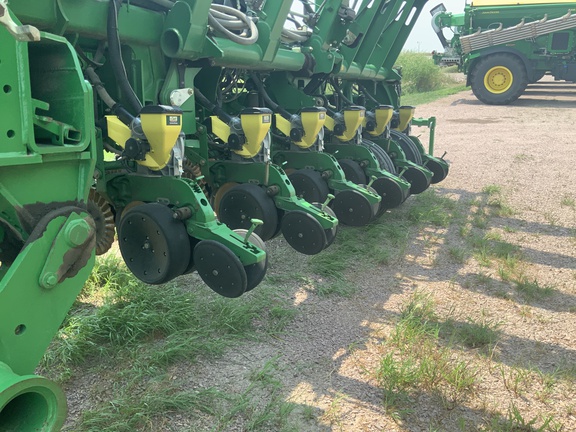 2006 John Deere 1790 Planter