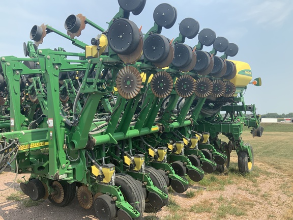 2006 John Deere 1790 Planter