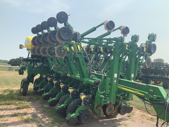 2006 John Deere 1790 Planter