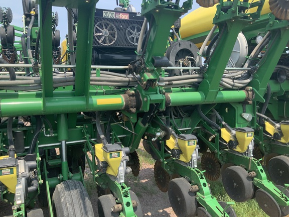 2006 John Deere 1790 Planter